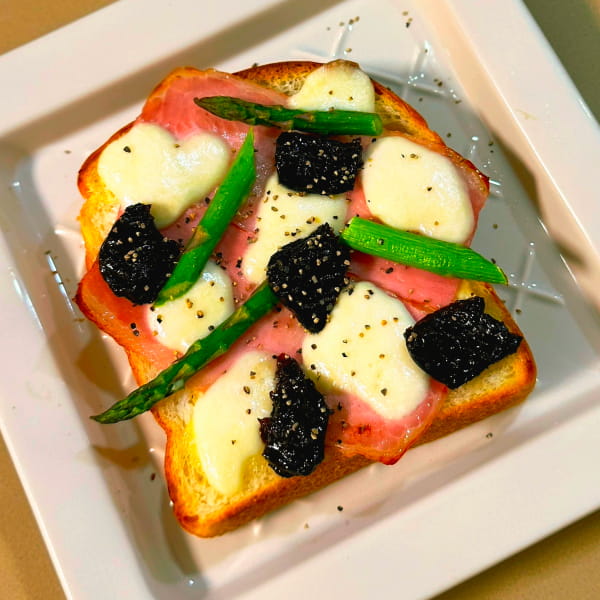 モッツァレラプルーントースト